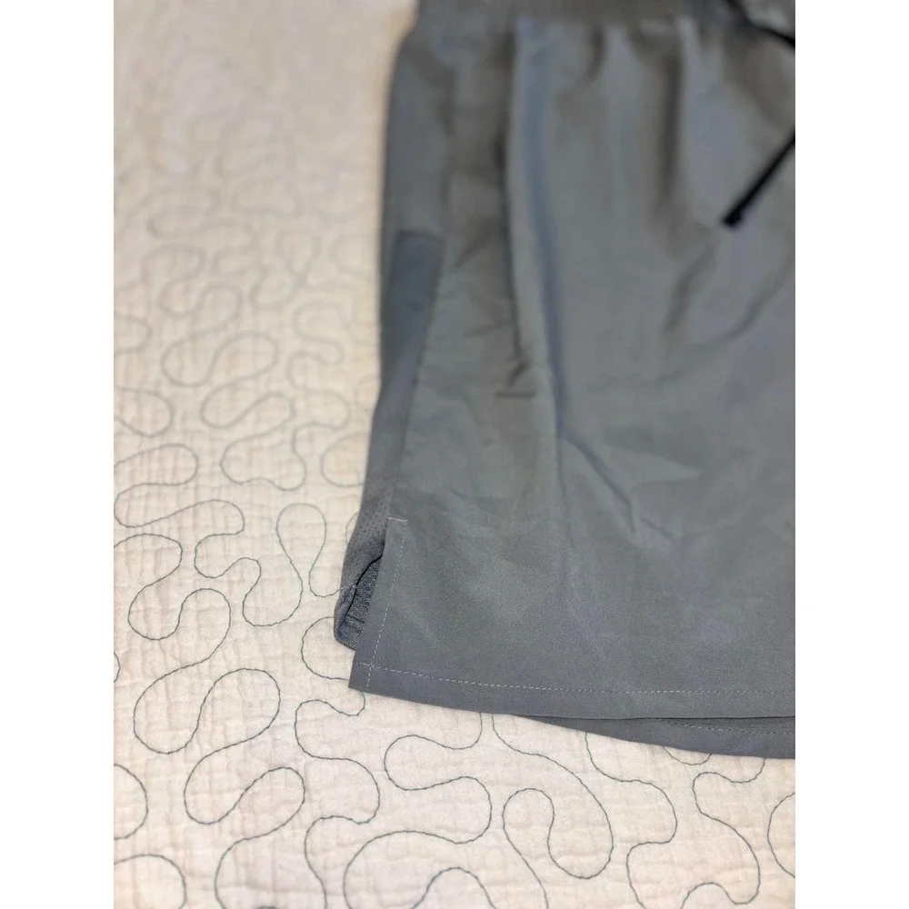 Nike Challenger Dri-FIT Mens 7 Inch Running Shorts Grey Standard Fit Size Small